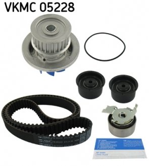 Комплект (ремень+ролик+насос) SKF VKMC 05228