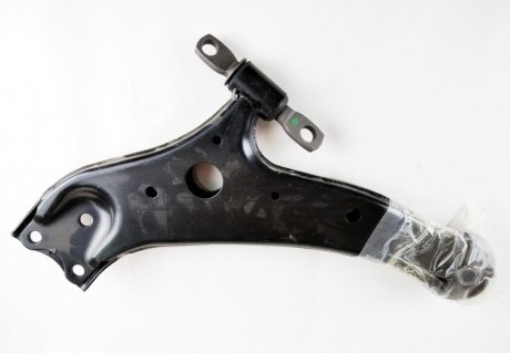 Рычаг нижний правый TOYOTA 48068-48070